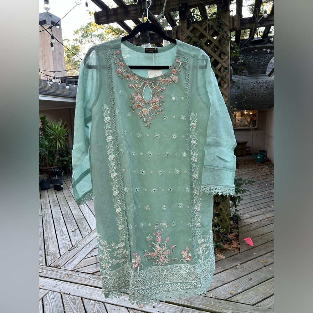 Agha Noor kurta